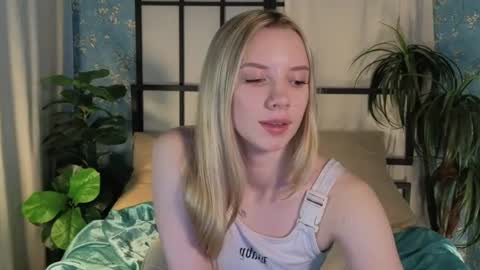 katt_yy online show from July 31, 2026, 5:18 am