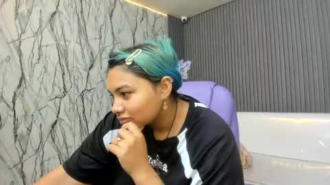katteyes_ online show from April 4, 2026, 7:55 pm