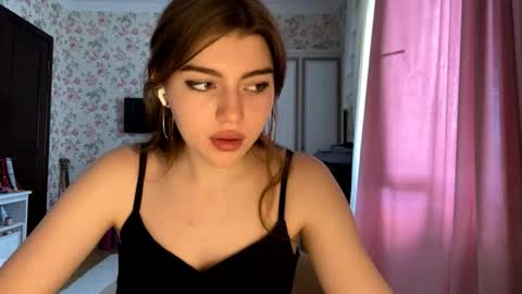 Molly online show from June 7, 2026, 1:37 pm