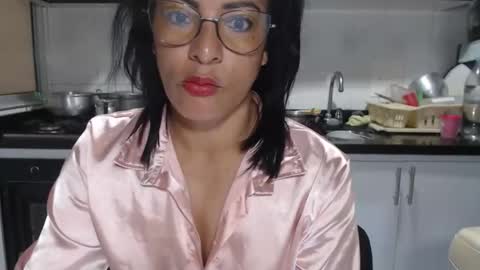 KattleyaGrey online show from November 30, 2025, 12:20 pm