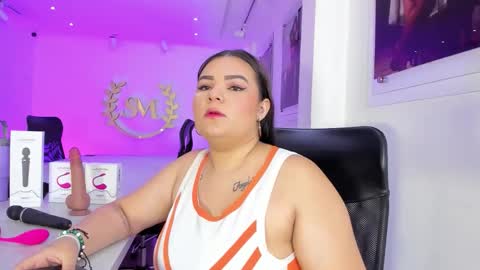 KattyaRogers online show from December 19, 2025, 8:05 pm