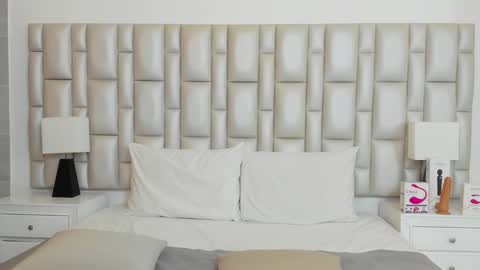 katy blonde girl and paola big boobs online show from January 21, 2025, 7:39 pm