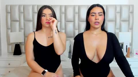 katy blonde girl and paola big boobs online show from February 24, 2025, 7:52 pm