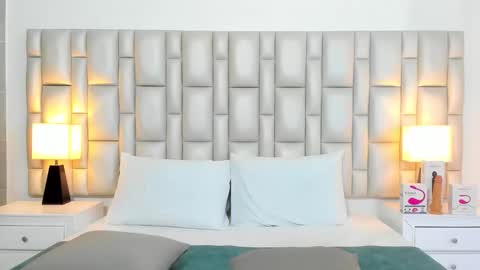 katy blonde girl and paola big boobs online show from February 24, 2026, 7:56 pm