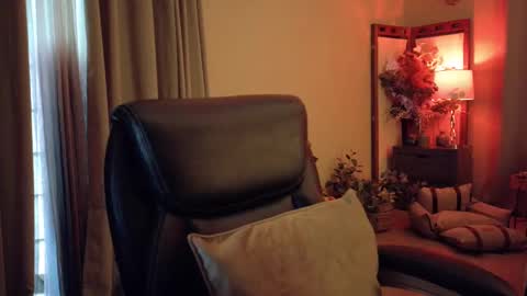 Katy online show from October 3, 2025, 9:45 pm