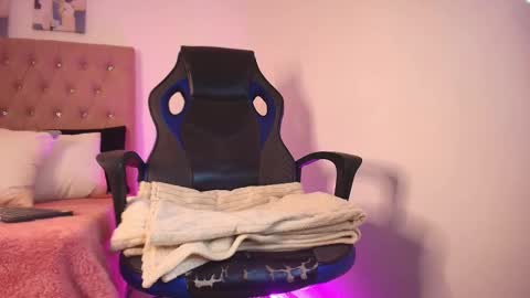 Katy Van online show from March 6, 2025, 5:14 am