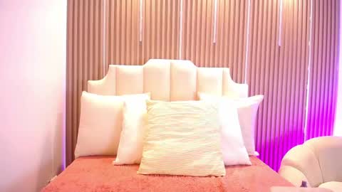 Katy Van online show from April 21, 2026, 5:03 am