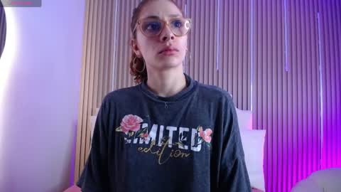 Katy Van online show from April 21, 2026, 8:44 pm