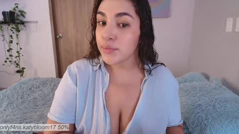 Snapshot of katybloom_ chatting on May 12, 2026, 9:12 pm online show from May 12, 2026, 9:12 pm