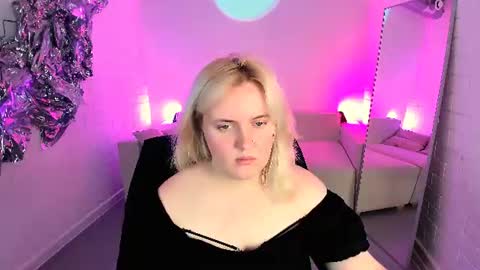 Snapshot of katybriggs chatting on June 18, 2026, 5:08 am Katy online show from June 18, 2026, 5:08 am