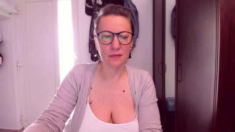 Snapshot of katynextdoor chatting on June 14, 2026, 5:42 am Katy online show from June 14, 2026, 5:42 am