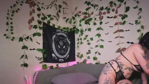 Mia online show from January 7, 2026, 7:55 am