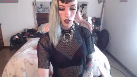 luna   online show from October 7, 2025, 8:50 pm