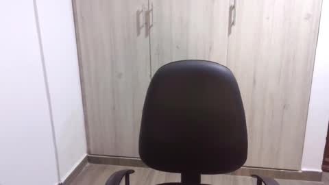  Khawit  online show from February 14, 2025, 8:10 am