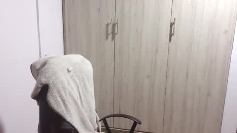  Khawit  online show from February 26, 2025, 3:32 am