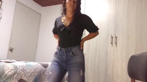  Khawit  online show from September 12, 2025, 7:14 pm