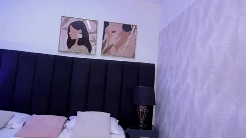 Kayla  online show from October 9, 2025, 11:30 am