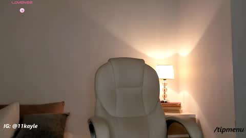 INSTAGRAM AND TW 11kayle online show from October 8, 2025, 1:25 am