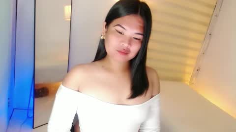 Y O U R        F U T U R E       K A Y L E E  online show from February 13, 2025, 1:19 am