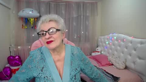 kaylesmoll online show from January 25, 2025, 4:02 am