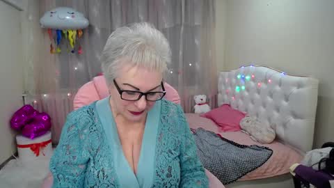 kaylesmoll online show from January 30, 2025, 2:49 am