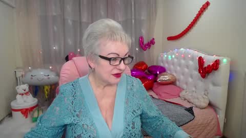 kaylesmoll online show from February 5, 2025, 12:53 am