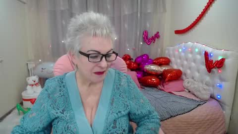 kaylesmoll online show from February 8, 2025, 10:51 pm