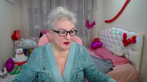 kaylesmoll online show from February 14, 2025, 7:54 pm