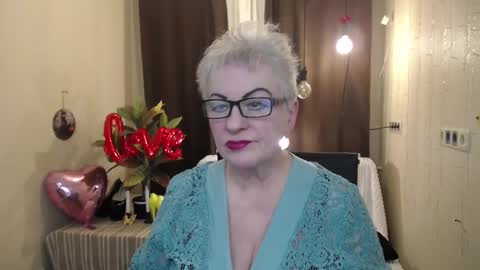 kaylesmoll online show from February 15, 2025, 8:43 pm