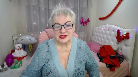 kaylesmoll online show from February 19, 2025, 7:38 pm