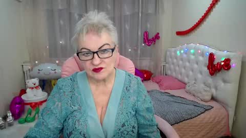 kaylesmoll online show from February 20, 2025, 2:40 am