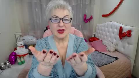 kaylesmoll online show from March 9, 2025, 4:16 am