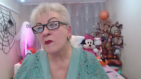 kaylesmoll online show from October 22, 2025, 6:29 pm