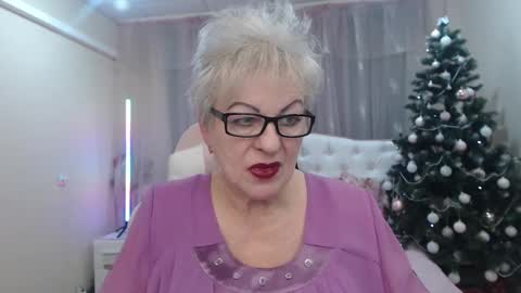 kaylesmoll online show from January 8, 2026, 8:44 pm