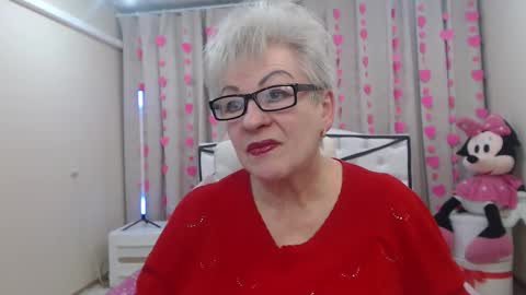 kaylesmoll online show from February 11, 2026, 7:41 pm