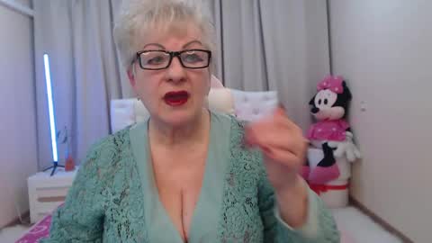 kaylesmoll online show from May 2, 2026, 6:35 pm