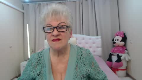 Snapshot of kaylesmoll chatting on May 5, 2026, 6:38 pm kaylesmoll online show from May 5, 2026, 6:38 pm