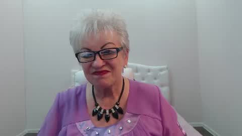 Snapshot of kaylesmoll chatting on July 19, 2026, 7:17 pm kaylesmoll online show from July 19, 2026, 7:17 pm