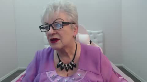 Snapshot of kaylesmoll chatting on July 20, 2026, 6:32 pm kaylesmoll online show from July 20, 2026, 6:32 pm