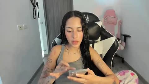 Snapshot of kaylie_xxx chatting on December 16, 2025, 8:25 pm kaylie online show from December 16, 2025, 8:25 pm