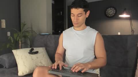 Kayn online show from November 15, 2025, 8:27 pm