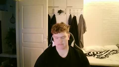 Aatu online show from November 5, 2025, 7:52 am