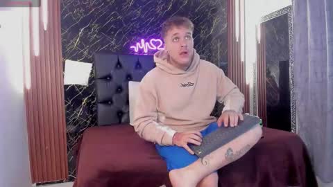 Keane online show from November 11, 2025, 12:27 pm