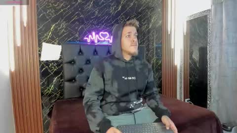 Keane online show from December 1, 2025, 12:32 pm