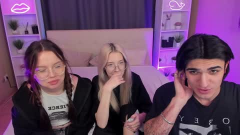 Seb Polly Roxy Jonny online show from December 22, 2024, 8:25 pm