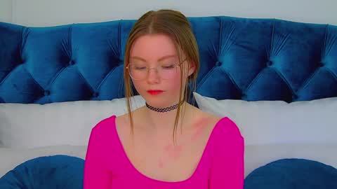 Keira online show from February 28, 2025, 6:09 pm