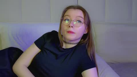 Keira online show from March 6, 2025, 9:09 pm