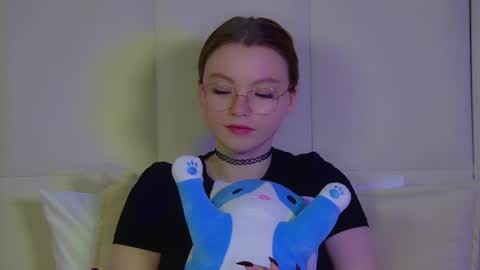 Keira online show from March 7, 2025, 6:24 am