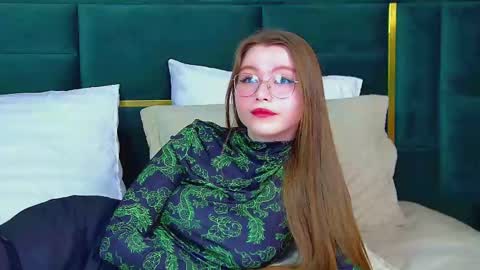 Keira online show from March 11, 2025, 6:30 pm