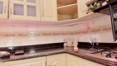 keisy Girl  online show from April 19, 2026, 6:10 pm